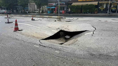 Esenyurt'ta Su Boru Hattı Patladı