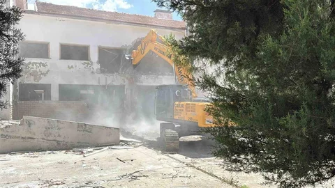 Menteşe'deki Eski Hastane Yıkılıyor