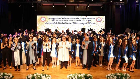 Zonguldak'ta Eczacı Mezuniyet Töreni