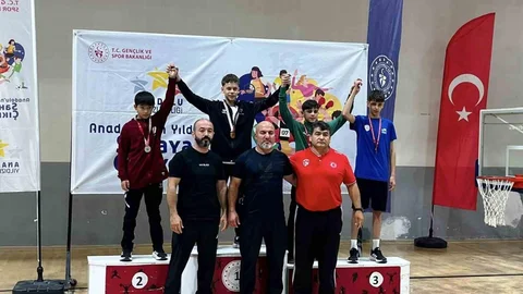 Yunusemreli güreşçilerden Uşak’tan 3 madalya