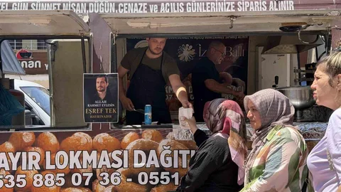 Bursa'da Dizideki Karakter İçin Lokma Dağıtımı