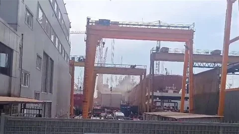 İstanbul Tuzla'da Tersanede Yangın Çıktı