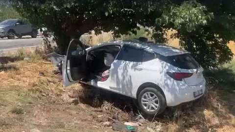 İzmir'de Trafik Kazası: 4 Yaralı