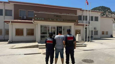 Kuşadası'nda Uyuşturucu Satıcısı Yakalandı