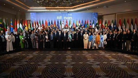 İstanbul'da Eğitim Forumu Başladı