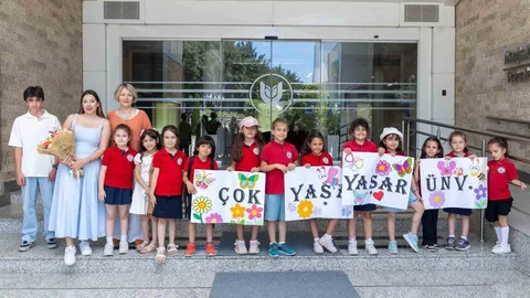 İzmir'de Minik Öğrencilere Üniversite Deneyimi