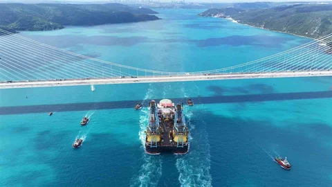 Saipem 7000 İstanbul Boğazı'ndan Geçti