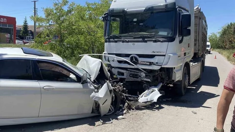 Sivas'ta Lüks Araç Kazası