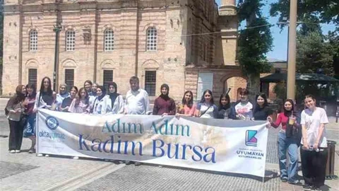 Bursa'da Gençler Tarihi Yerleri Keşfediyor