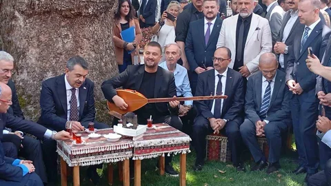 Bursa'da Bakan Tekin'den Türküler