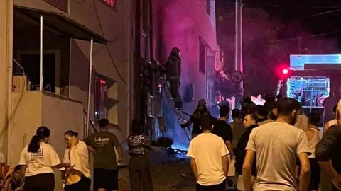 İzmir'de Otel Yangını Paniği