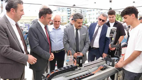 Sivas’ta Mesleki Eğitim Şenliği Gerçekleşti