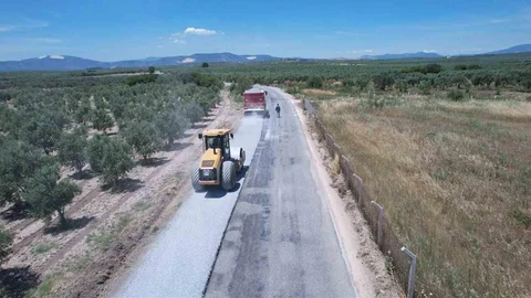 Manisa'da Yol Yenileme Çalışmaları Devam Ediyor