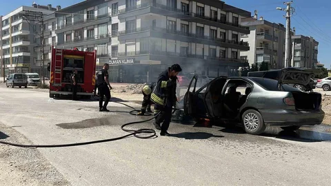 Konya'da Seyir Halindeki Araç Yandı