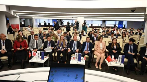 Mersin'de Gençlere Önemli Mesajlar Verildi