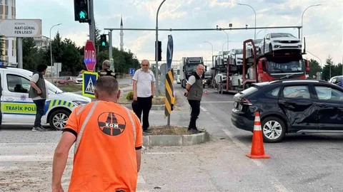 Kütahya'da İki Araç Çarpıştı