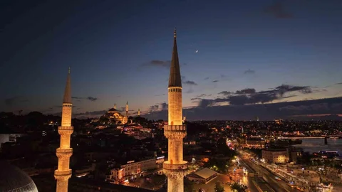 İstanbul'da Göz Alıcı Ay Yıldız
