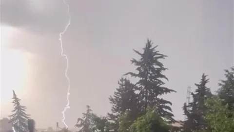 Kastamonu'da Yıldırım Düşmesi Yangına Neden Oldu