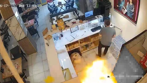 Yüksekova'da Kafe Patlaması Yaşandı
