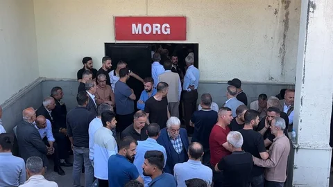 Hakkari'de Minibüs ve Kamyon Çarpıştı