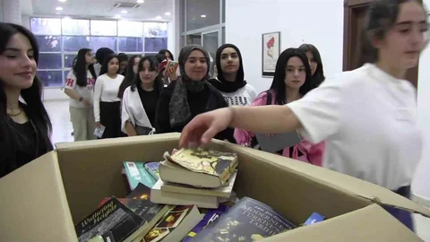 Siirt'te Kitapla Tiyatro Gösterimi