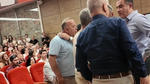 Aydın'da CHP Toplantısından Ayrılan Başkan Arıcı