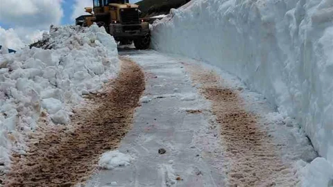 Rize’de Yaz Ayında Kar Temizliği