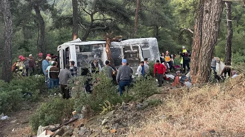 İzmir'de İşçi Servisi Devrildi