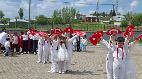 Arpaçay'da Mezuniyet Coşkusu Yaşandı