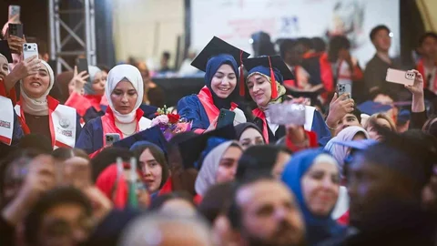 Türkiye Bursları 2 Bin 800 Gönül Elçisi Kazandırdı