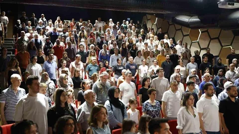 Denizli'de Yılsonu Tiyatro Gösterisi