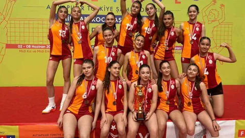 Galatasaray Midi Kız Takımı Türkiye Üçüncüsü Oldu