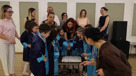 Denizli'de Miniklerin Mezuniyet Coşkusu