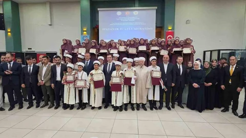Tatvan'da Hafızlık İcazet Töreni