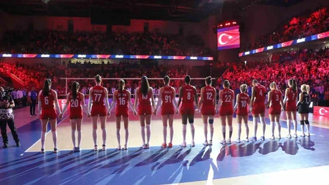 A Milli Kadın Voleybol Takımı Fransa’yı Yendi