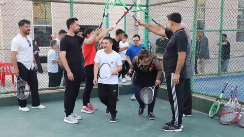 Cizre'de Özel Çocuklar İçin Tenis Etkinliği