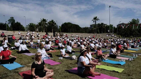 Büyükçekmece'de Kadınlar Yoga Etkinliği Düzenlendi