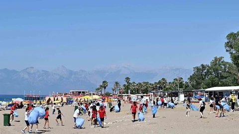 Lara Plajı'nda Kıyı Kirliliği İzleniyor