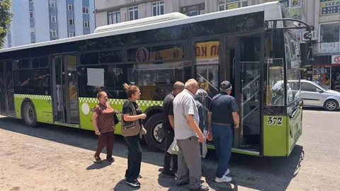 Adana'da Sıcaklarda Dolmuş Sorunu