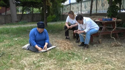 Bafra'da Pirinç Sapı ile Zembil Üretimi Artıyor