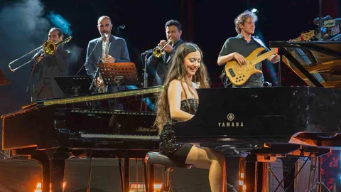 Su Yavuz Antalya'da İlk Konserini Verdi