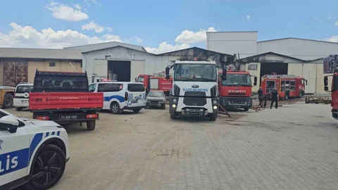 Elazığ'da Depo Yangını Kontrol Altına Alındı