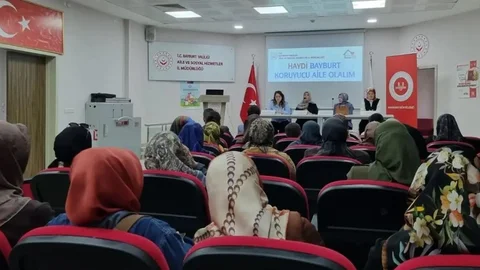 Bayburt'ta Koruyucu Aile Paneli Düzenlendi