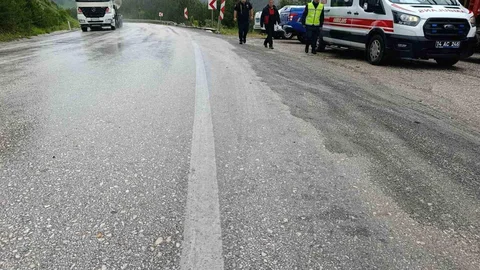 Bolu'da Hafif Ticari Araç Kaza Yaptı