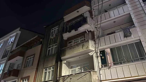 Esenyurt'ta Bina Çatısında Yangın Çıktı