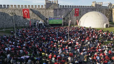 Tarihi Yedikule Hisarı'nda Futbol Coşkusu