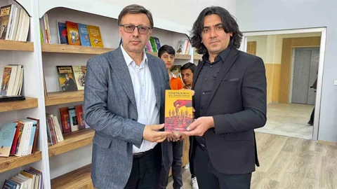 Dr. Cengiz Çelik Ağrı’da Okurlarıyla Buluştu