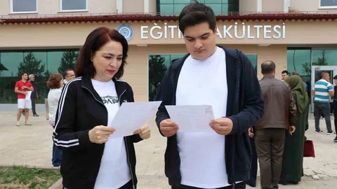 Sivas'ta Anne ve Oğul Sınav Heyecanı
