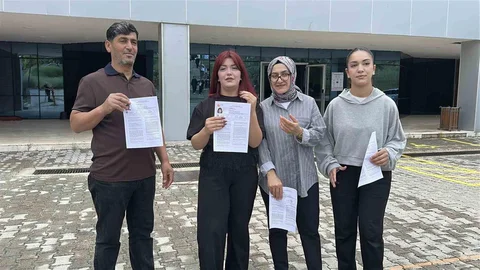 Burdur'da Aile Sınav Heyecanı Yaşadı