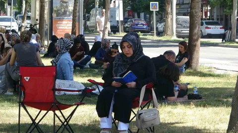 Batman'da Veliler Parklarda Dua Etti